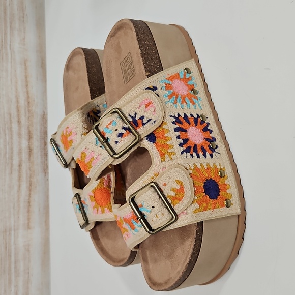 Colorful Embroidered Block Heel Confy Boho Floral Crochet Platform Sandals 9 - Picture 4 of 9